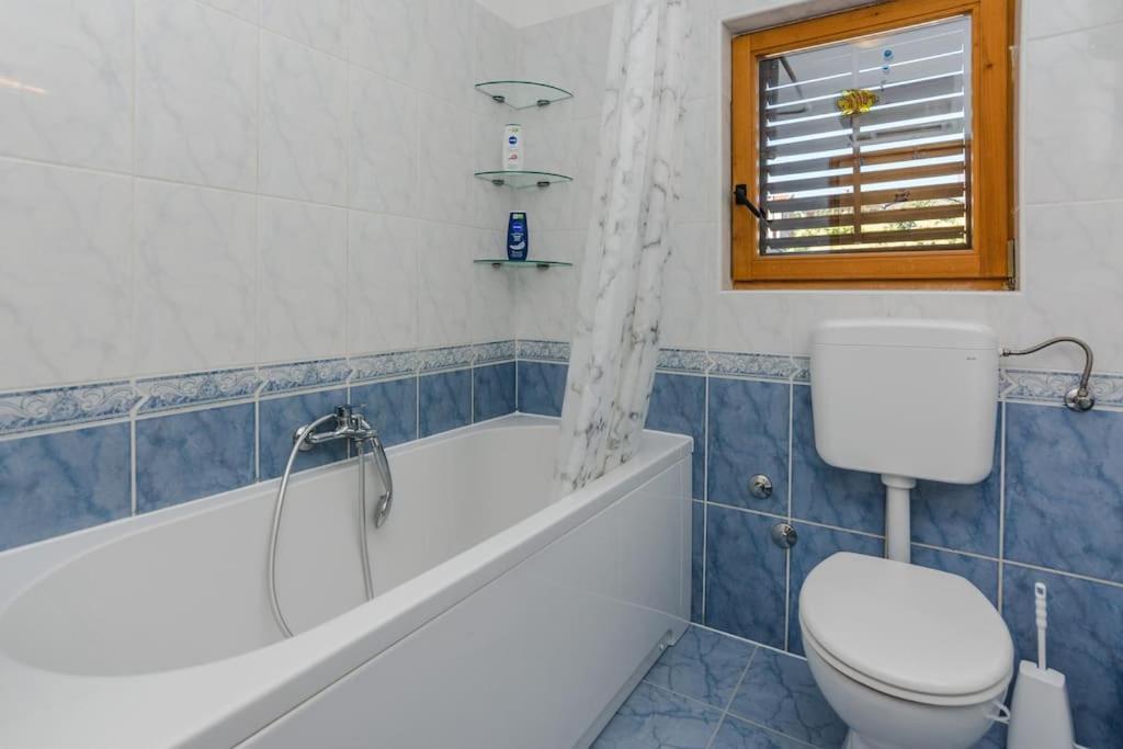 Apartment Roko - Up To 4 People With Free Parking Zadar Exterior photo